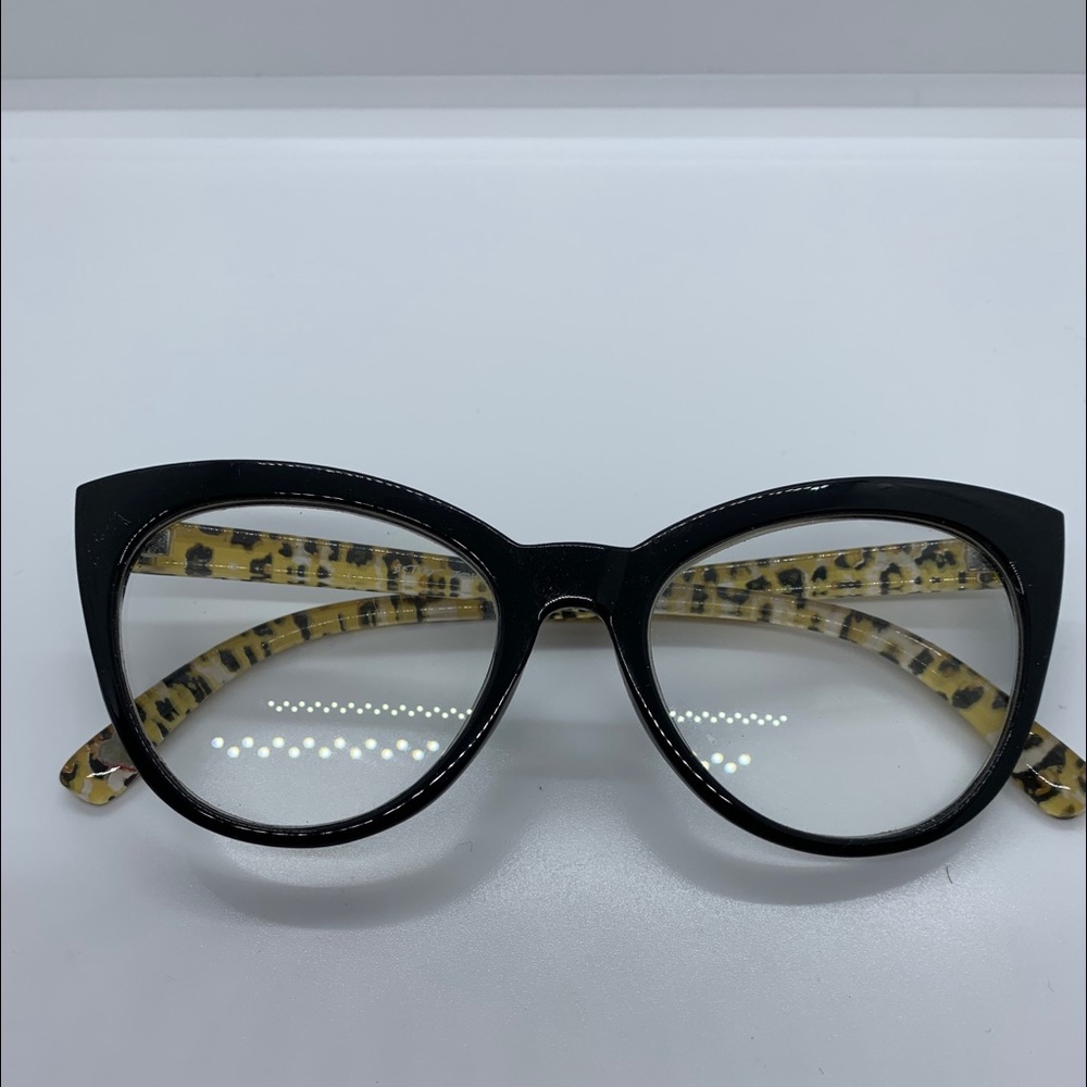 Betsey Johnson readers
